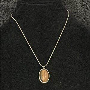 Bown Oval Pendant Necklace